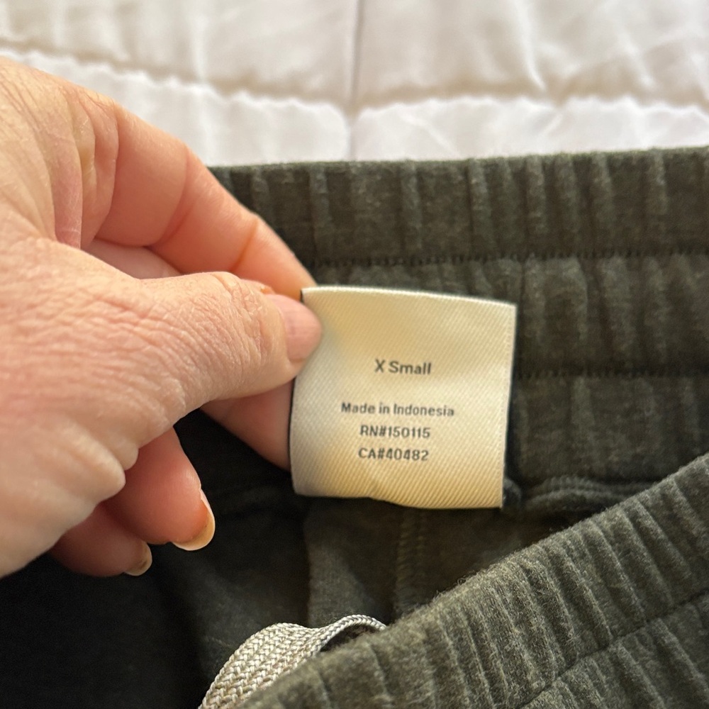 Varley Olive Green Double-soft cuffed Joggers - Picture 3 of 6